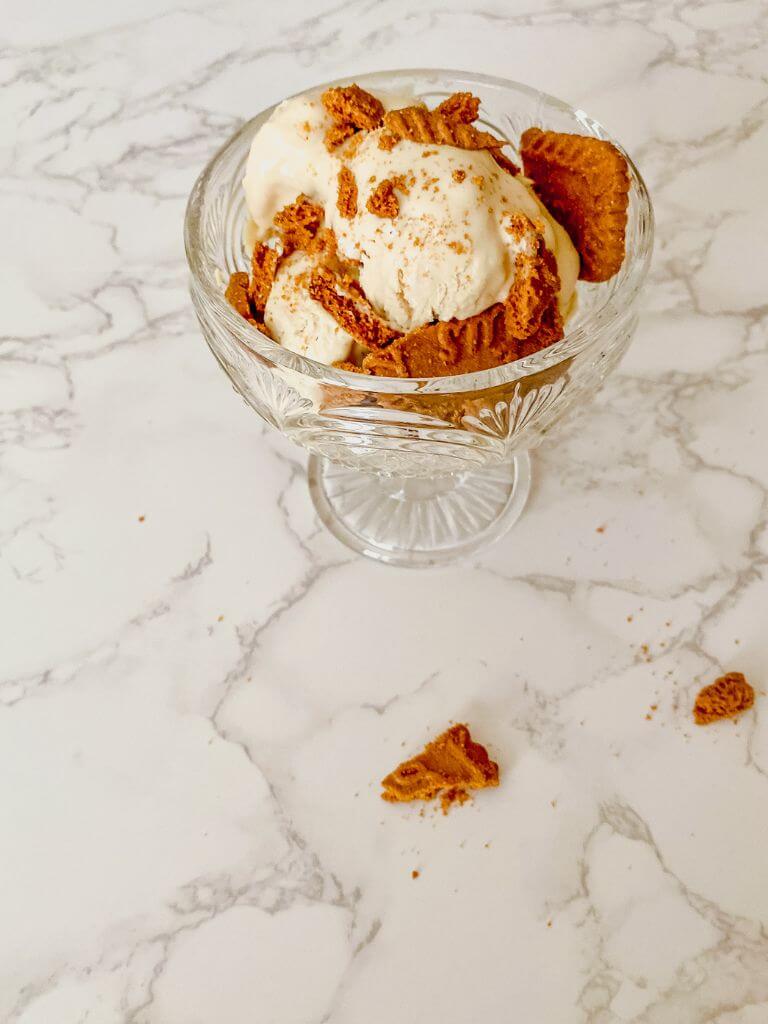 Cookie butter ice cream with cookies